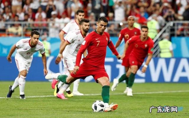 两人笑容满面 C罗佩佩并肩作战