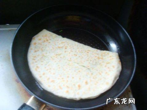 韭菜鸡蛋饼的食谱 家常韭菜鸡蛋饼的做法介绍