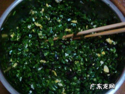 韭菜鸡蛋饼的食谱 家常韭菜鸡蛋饼的做法介绍