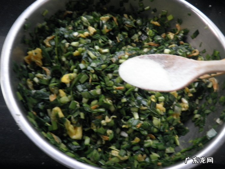 韭菜鸡蛋饼的制作方法教程