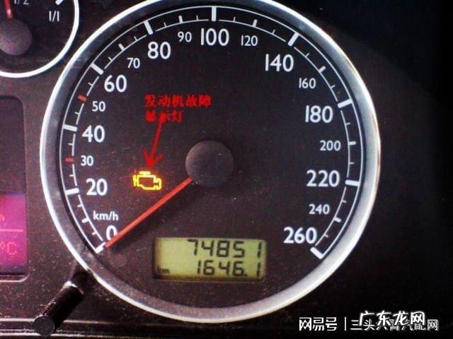 发动机故障灯亮黄灯是什么原因引起的