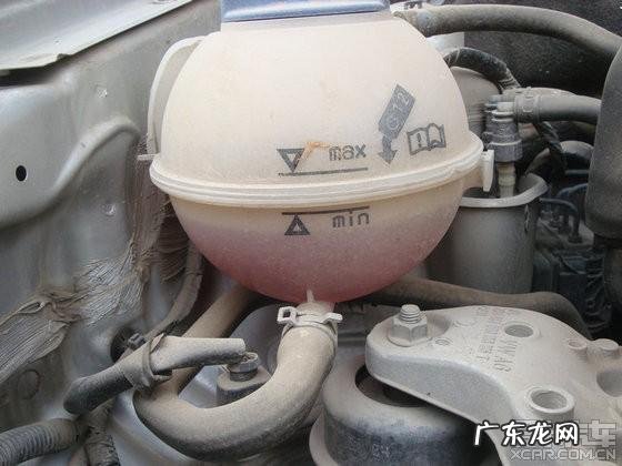 防冻液在哪个位置