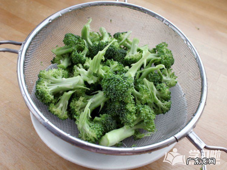 香煎三文鱼食谱 香煎三文鱼的做法具体步骤