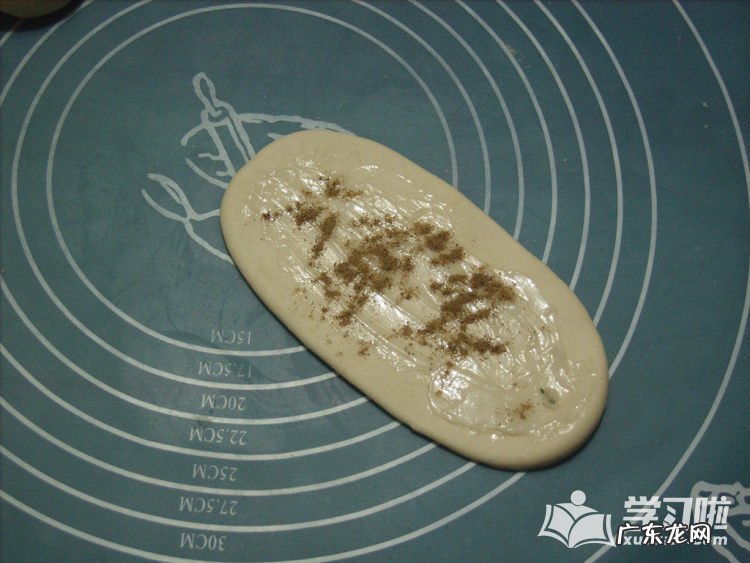 葱油饼的制作流程 葱油饼的制作过程图解