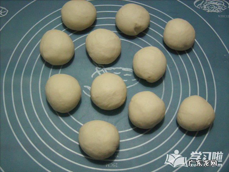 葱油饼的制作流程 葱油饼的制作过程图解