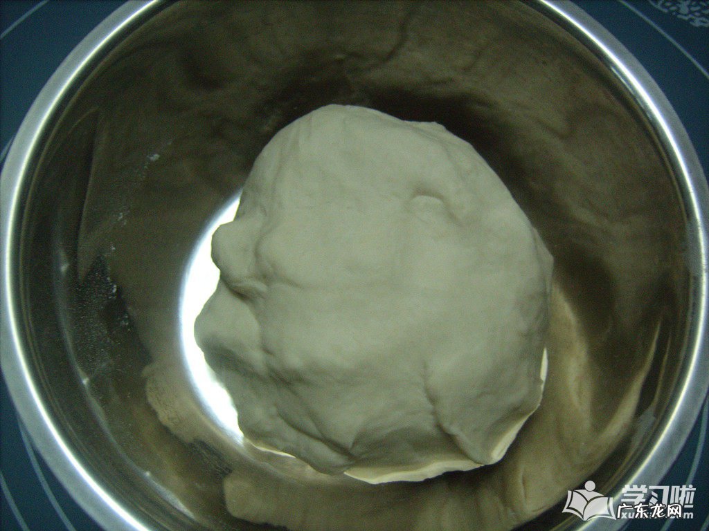 葱油饼的制作流程 葱油饼的制作过程图解