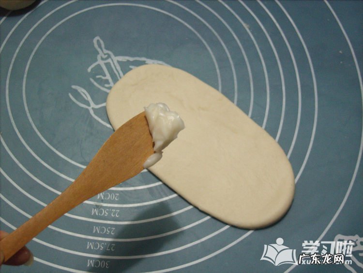 葱油饼的制作流程 葱油饼的制作过程图解