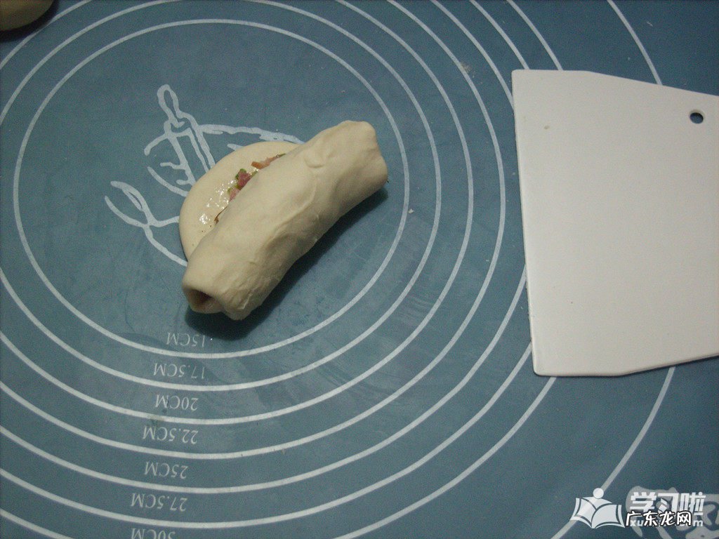 葱油饼的制作流程 葱油饼的制作过程图解