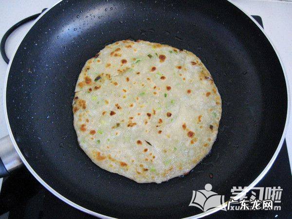 葱油饼的家常做法简单的做法 葱油饼简单又美味的做法