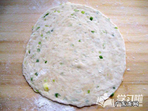 葱油饼的家常做法简单的做法 葱油饼简单又美味的做法