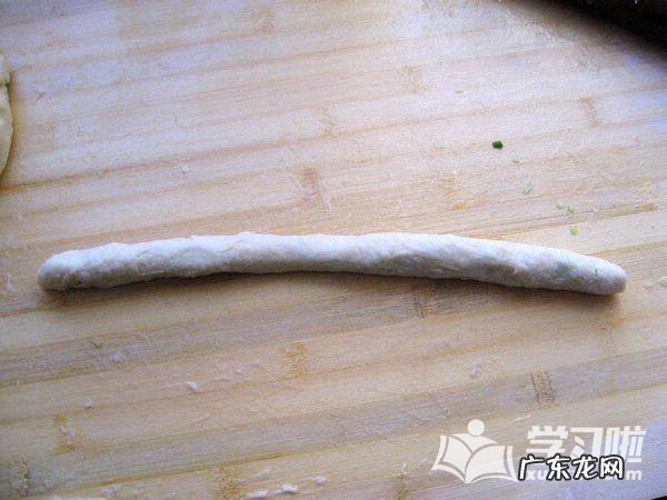 葱油饼的家常做法简单的做法 葱油饼简单又美味的做法