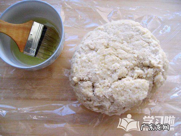 葱油饼的家常做法简单的做法 葱油饼简单又美味的做法