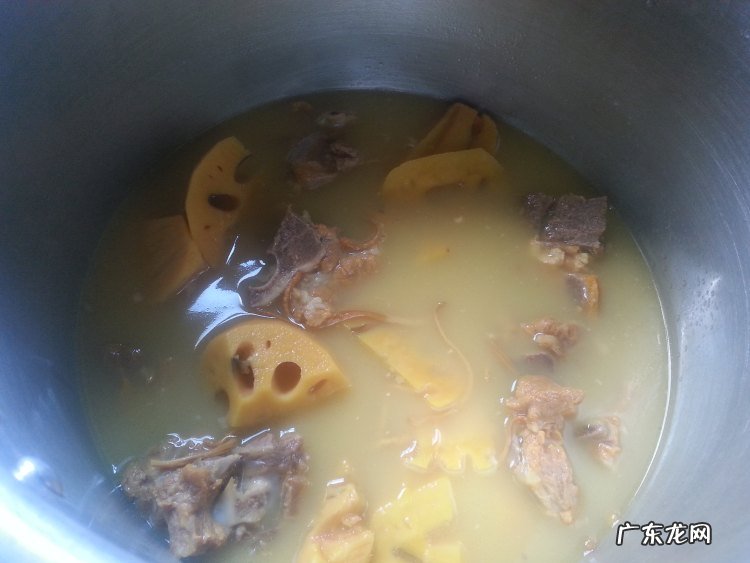 莲藕汤怎么做好吃又简单 莲藕汤的制作方法教程