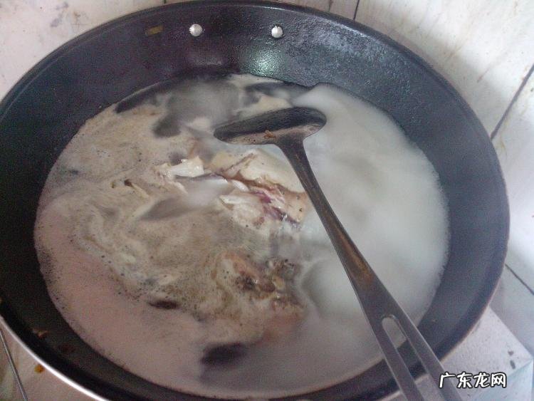 冬瓜煲鱼头汤的做法 冬瓜鱼头汤怎么炖好吃又营养