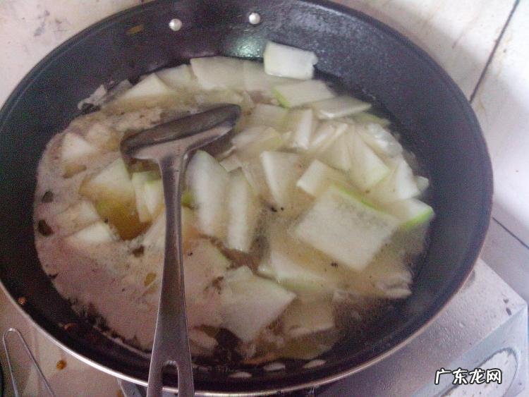 冬瓜煲鱼头汤的做法 冬瓜鱼头汤怎么炖好吃又营养
