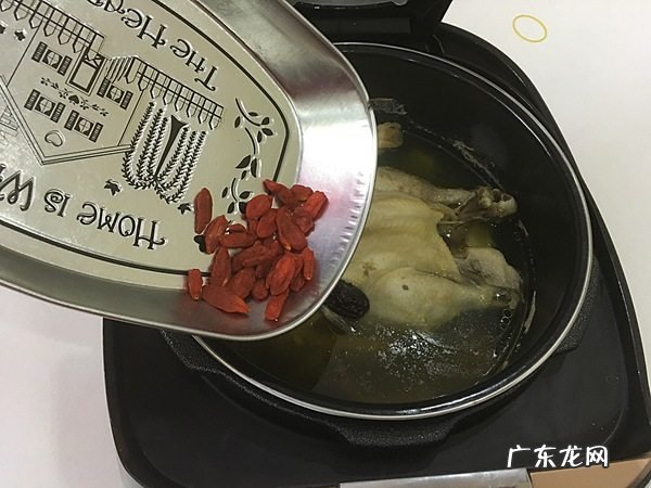 当归黄芪公鸡汤的做法 自制当归黄芪鸡汤的做法教程