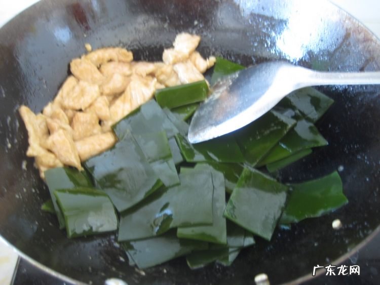 海带炖豆腐咋做 海带炖豆腐的制作过程图解