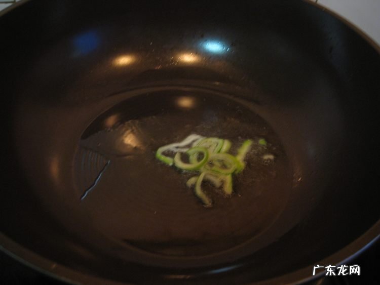 西红柿炖豆腐怎么做好吃又简单 自制西红柿炖豆腐的做法教程