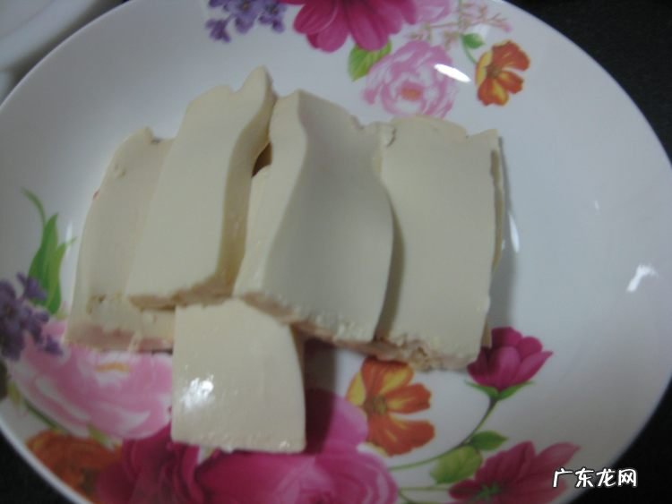 西红柿炖豆腐怎么做好吃又简单 自制西红柿炖豆腐的做法教程