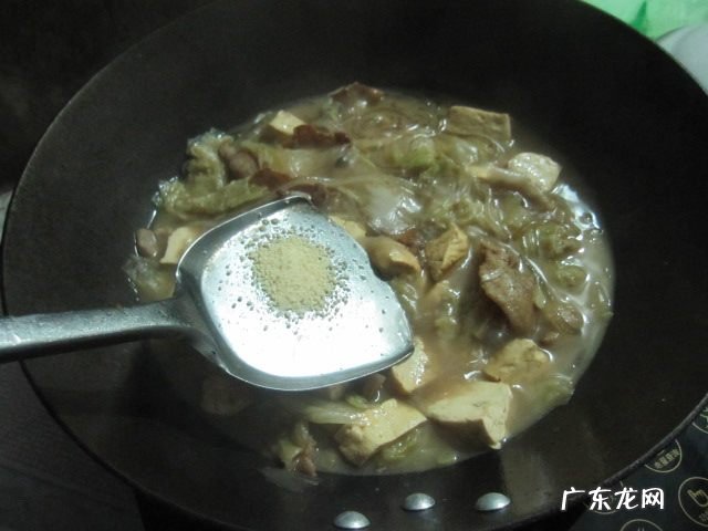 白菜炖粉条豆腐的家常做法窍门 白菜粉条炖豆腐怎么做美味又营养