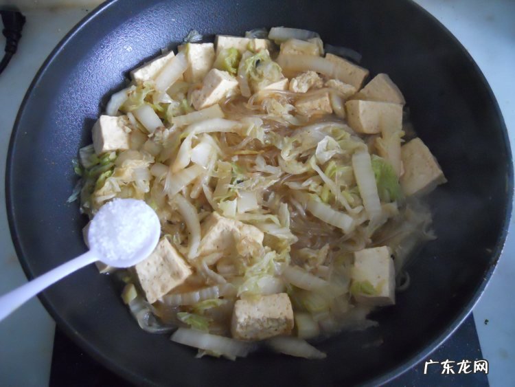 炖白菜豆腐粉条的做法窍门 白菜粉条炖豆腐的制作教程图解