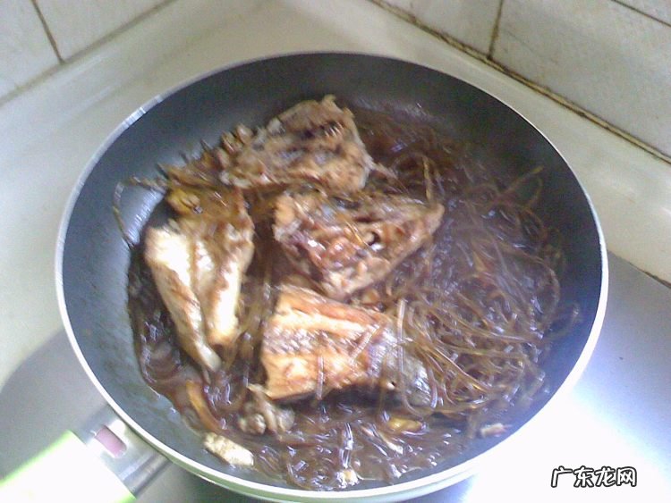 小草鱼炖粉条的做法 草鱼炖粉条简单又美味的做法