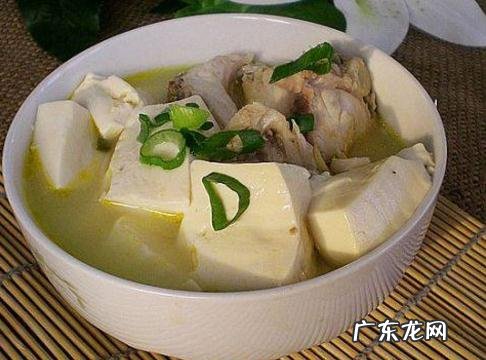 草鱼炖豆腐怎样做 家庭版草鱼炖豆腐做法步骤