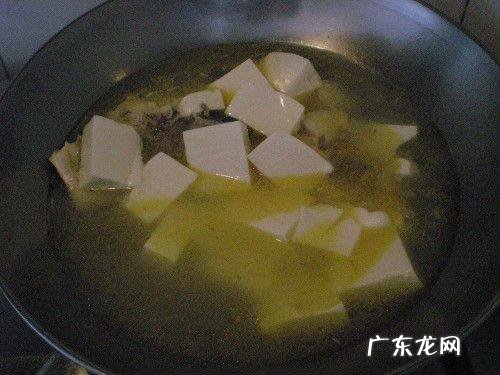 草鱼炖豆腐怎样做 家庭版草鱼炖豆腐做法步骤