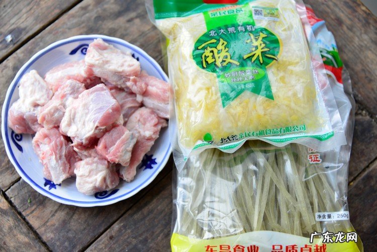 酸菜炖排骨的做法东北窍门 酸菜炖排骨的制作教程图解