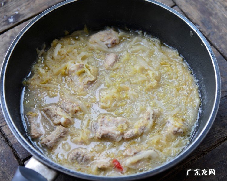 酸菜炖排骨的做法东北窍门 酸菜炖排骨的制作教程图解
