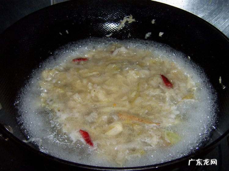 酸菜炖排骨介绍 美味酸菜炖排骨的做法推荐