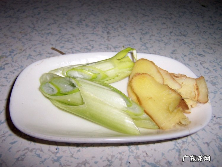酸菜炖排骨介绍 美味酸菜炖排骨的做法推荐