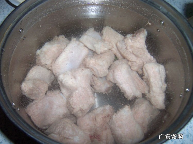 酸菜炖排骨介绍 美味酸菜炖排骨的做法推荐