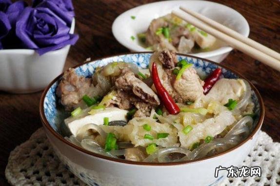 酸菜炖排骨介绍 美味酸菜炖排骨的做法推荐