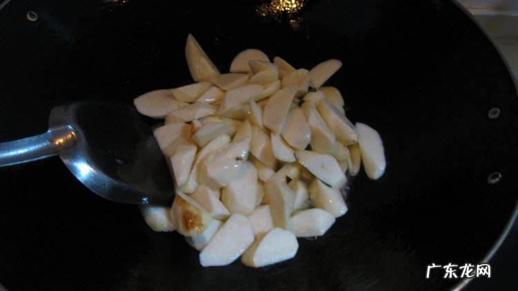 油焖茭白怎么做好吃又简单 油焖茭白的制作方法教程