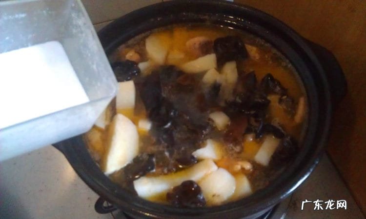 炖山药鸡汤的做法大全家常 懒人版山药炖鸡汤的做法介绍