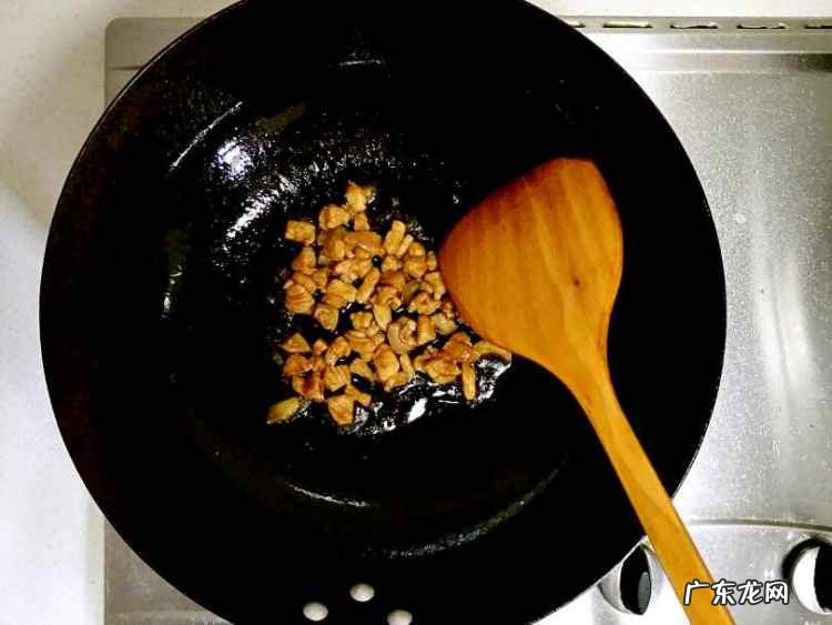 香菇炖豆腐怎样做 香菇炖豆腐最正宗的做法