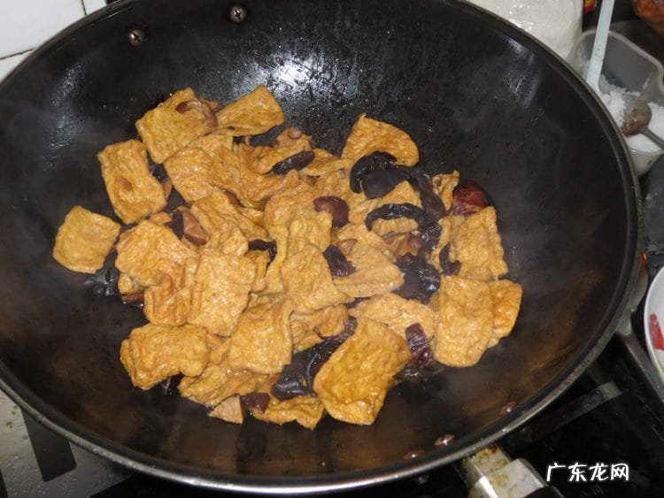 水豆腐炖香菇的做法 香菇炖豆腐的制作步骤图解
