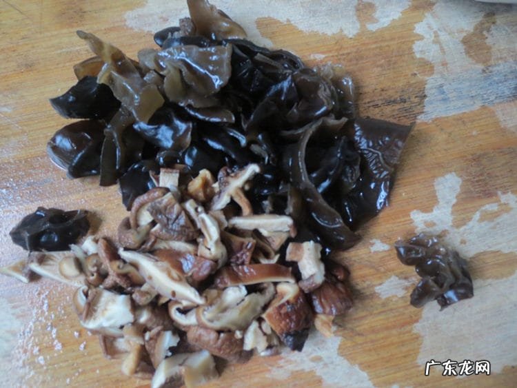 水豆腐炖香菇的做法 香菇炖豆腐的制作步骤图解