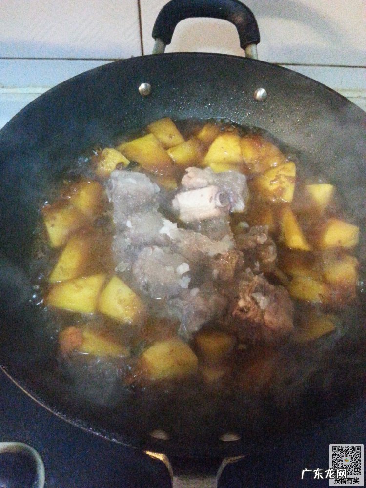 排骨炖南瓜怎么做好吃窍门 自制南瓜炖排骨的做法教程
