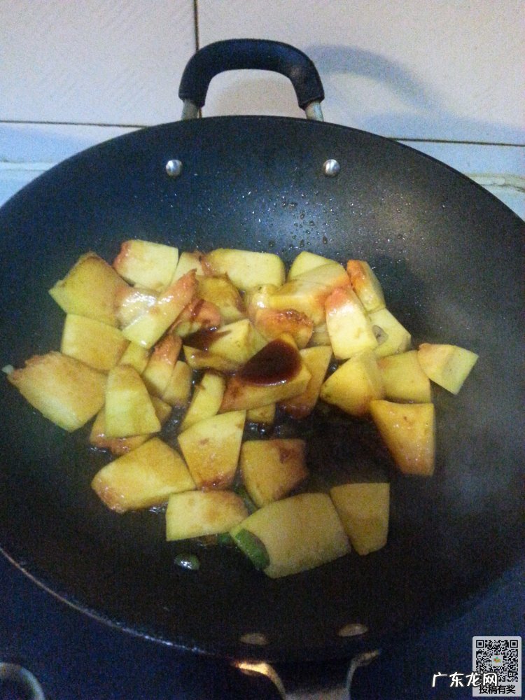 排骨炖南瓜怎么做好吃窍门 自制南瓜炖排骨的做法教程