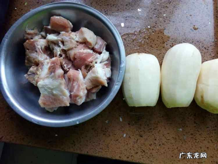 莲藕炖排骨怎么做好吃 简单做法 莲藕炖排骨的做法详细步骤