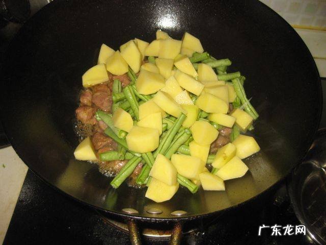 土豆炖牛肉的做法最正宗的做法窍门 土豆炖牛肉最简单的做法推荐