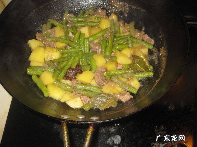 土豆炖牛肉的做法最正宗的做法窍门 土豆炖牛肉最简单的做法推荐