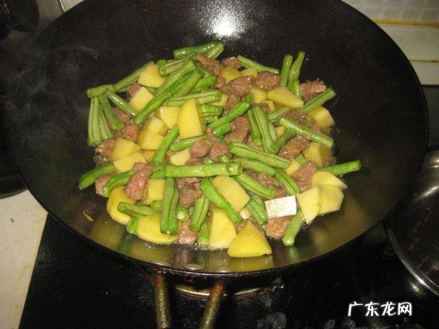 土豆炖牛肉的做法最正宗的做法窍门 土豆炖牛肉最简单的做法推荐