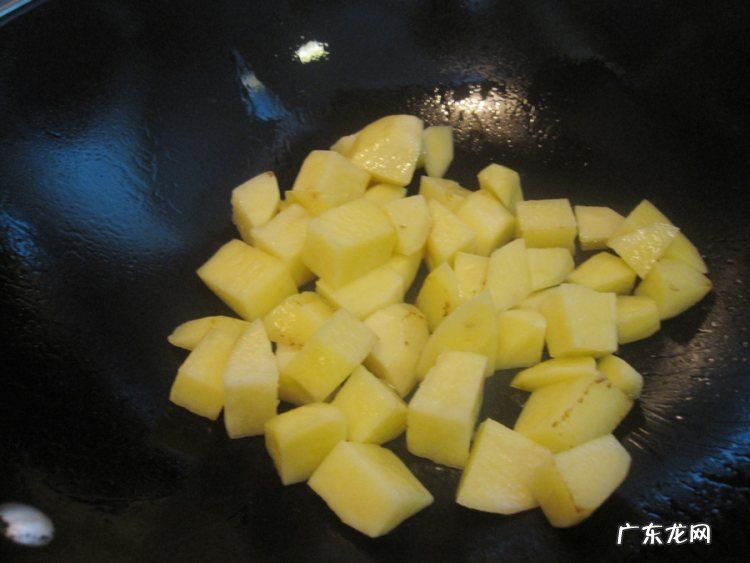 家常牛肉炖土豆怎么做 家庭版土豆炖牛肉的做法步骤