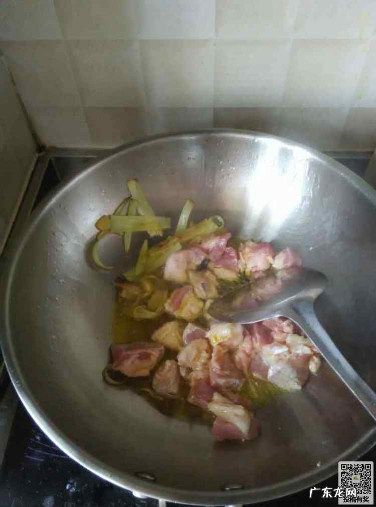 五花肉炖海带结的做法 五花肉炖海带的制作过程图解