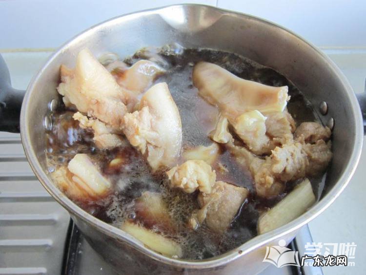 卤猪耳朵的做法 最正宗的做法窍门 卤猪耳朵最简单的做法推荐