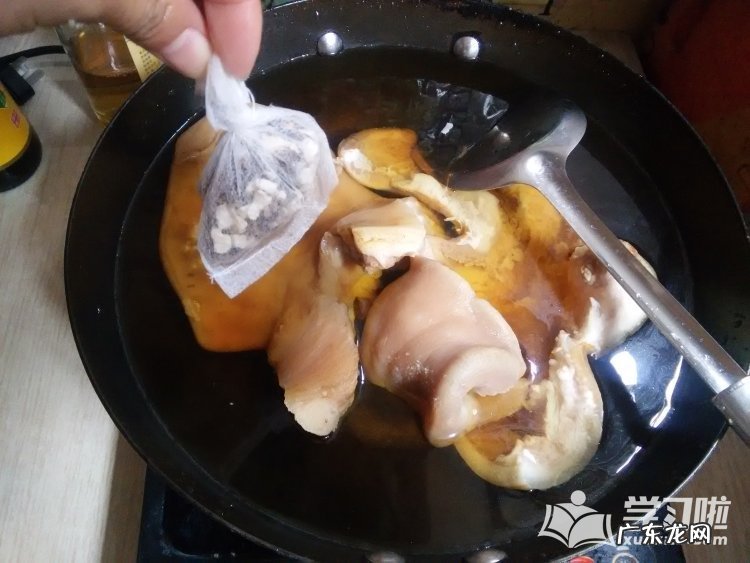 卤猪耳朵的做法 最正宗的做法 卤猪耳朵好吃又营养的做法