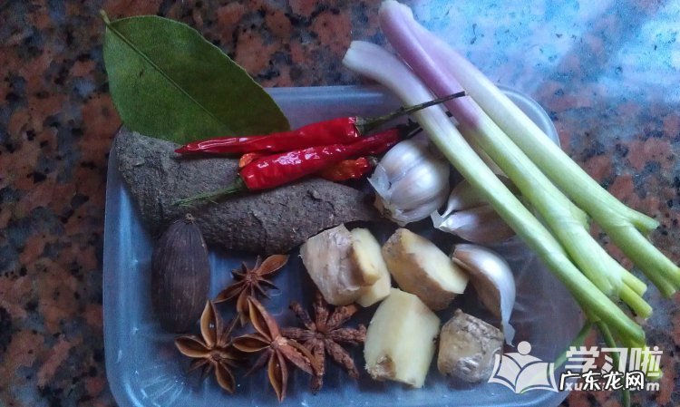 卤猪耳朵的做法及配料窍门 卤猪耳朵的制作过程图解